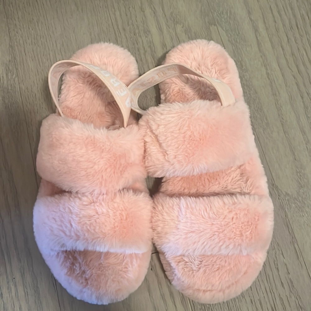 Aeropostale pink faux fur slippers
